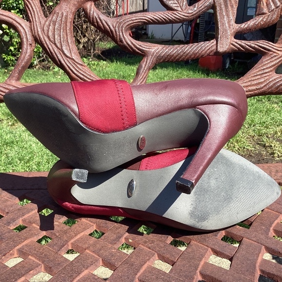 Savvy & Savvy Mexico Leather TriColored Pointed Toe Pumps/Heels - Picture 7 of 8